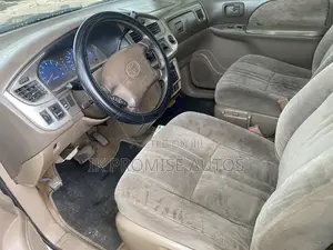 Toyota Sienna 2002 Silver