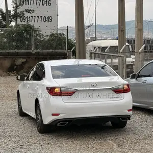 Lexus ES 350 FWD 2017 White