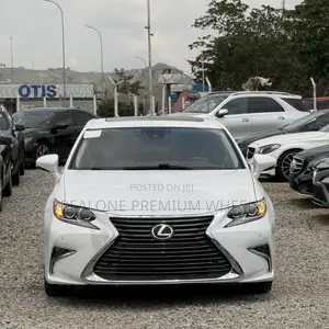 Lexus ES 350 FWD 2017 White
