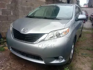 Toyota Sienna 2011 Gray