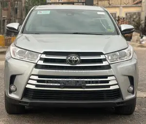 Toyota Highlander LE 4x4 V6 (3.5L 6cyl 8A) 2017 Gray