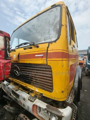 Mercedes Benz Truck Cap and Chassis