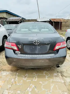 Toyota Camry LE 4dr Sedan (2.5L 4cyl 6AM) 2010 Gray