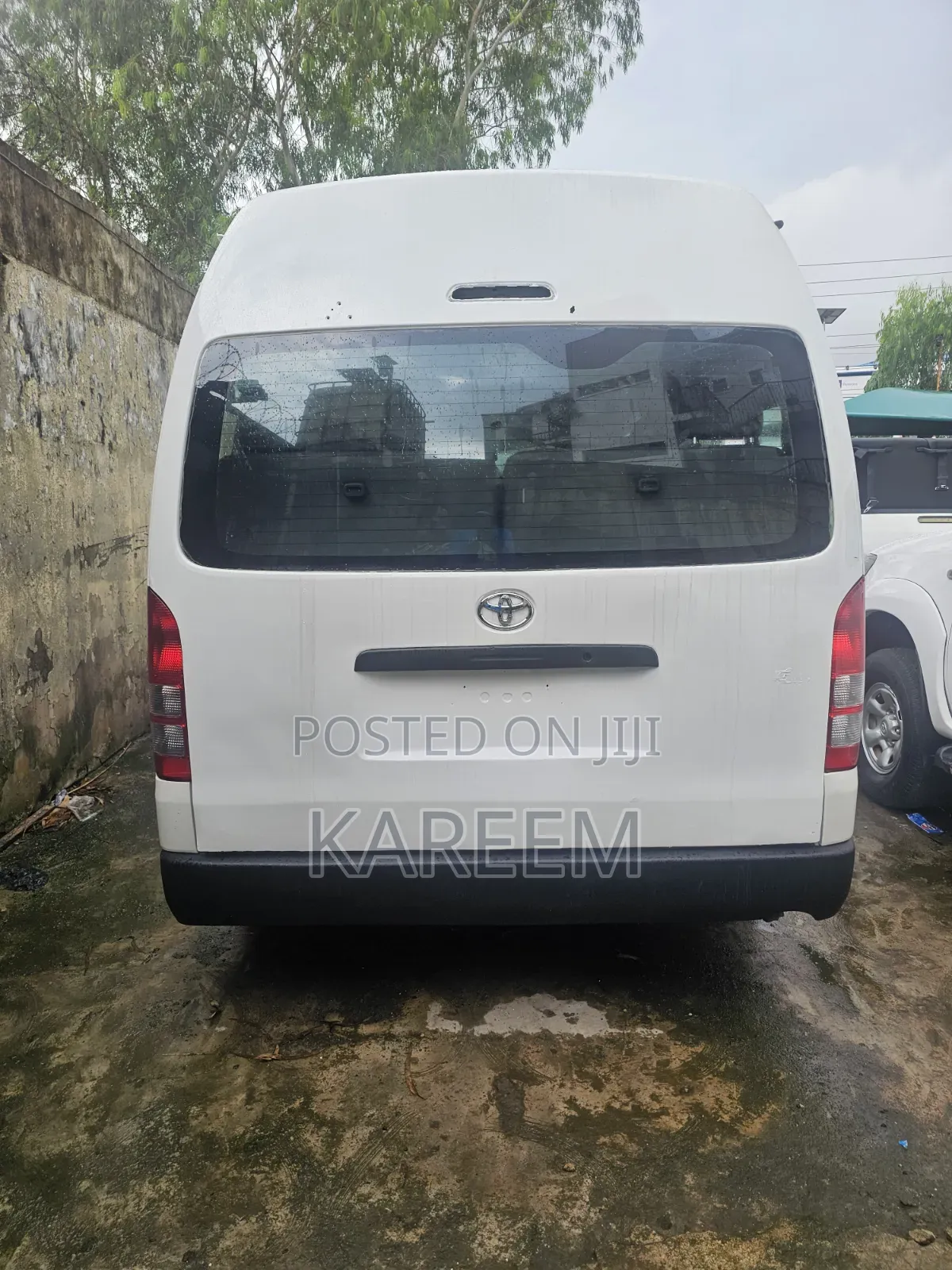 Toyota HiAce 2015 Red