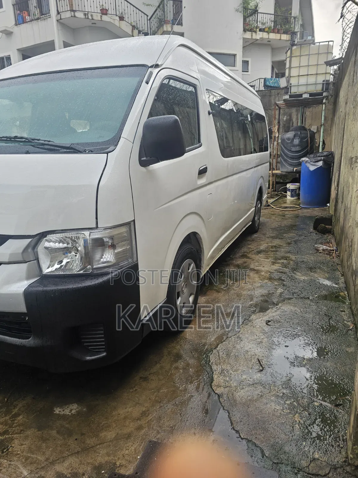 Toyota HiAce 2015 Red