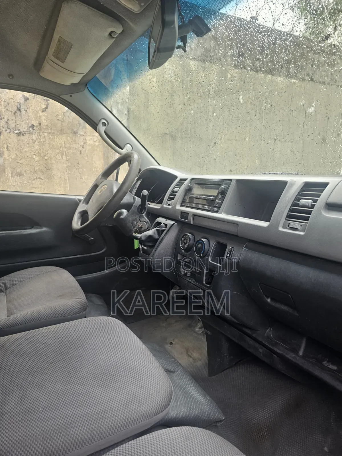Toyota HiAce 2015 Red