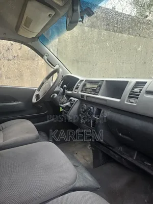 Toyota HiAce 2015 Red