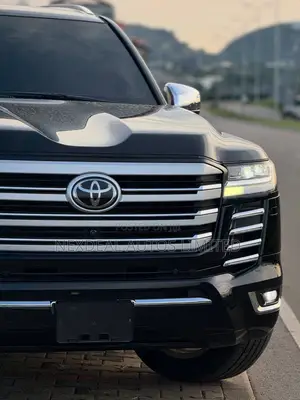 Toyota Land Cruiser LC300 2023 Black