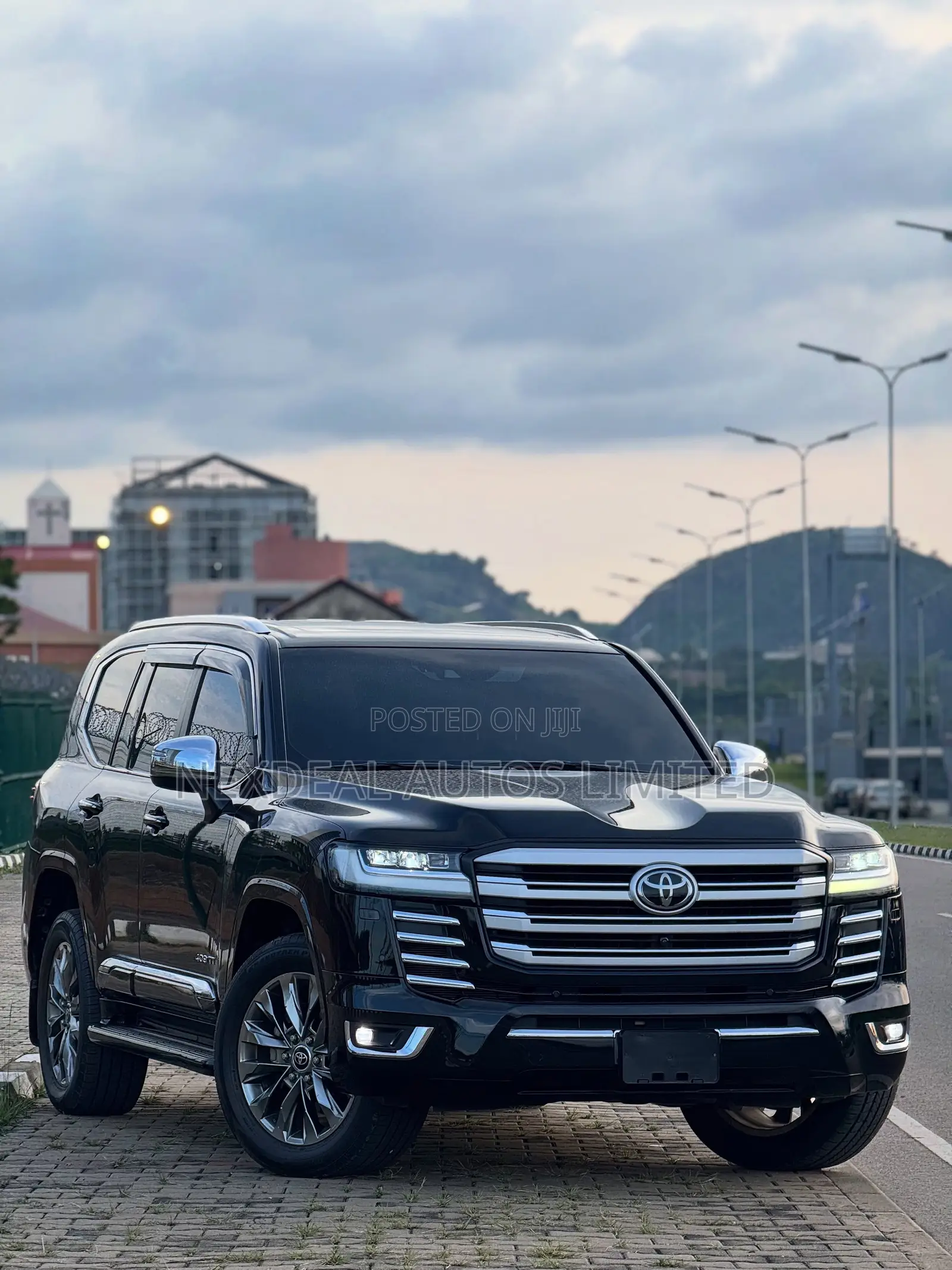 Toyota Land Cruiser LC300 2023 Black
