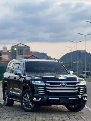 Toyota Land Cruiser LC300 2023 Black