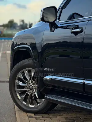 Toyota Land Cruiser LC300 2023 Black