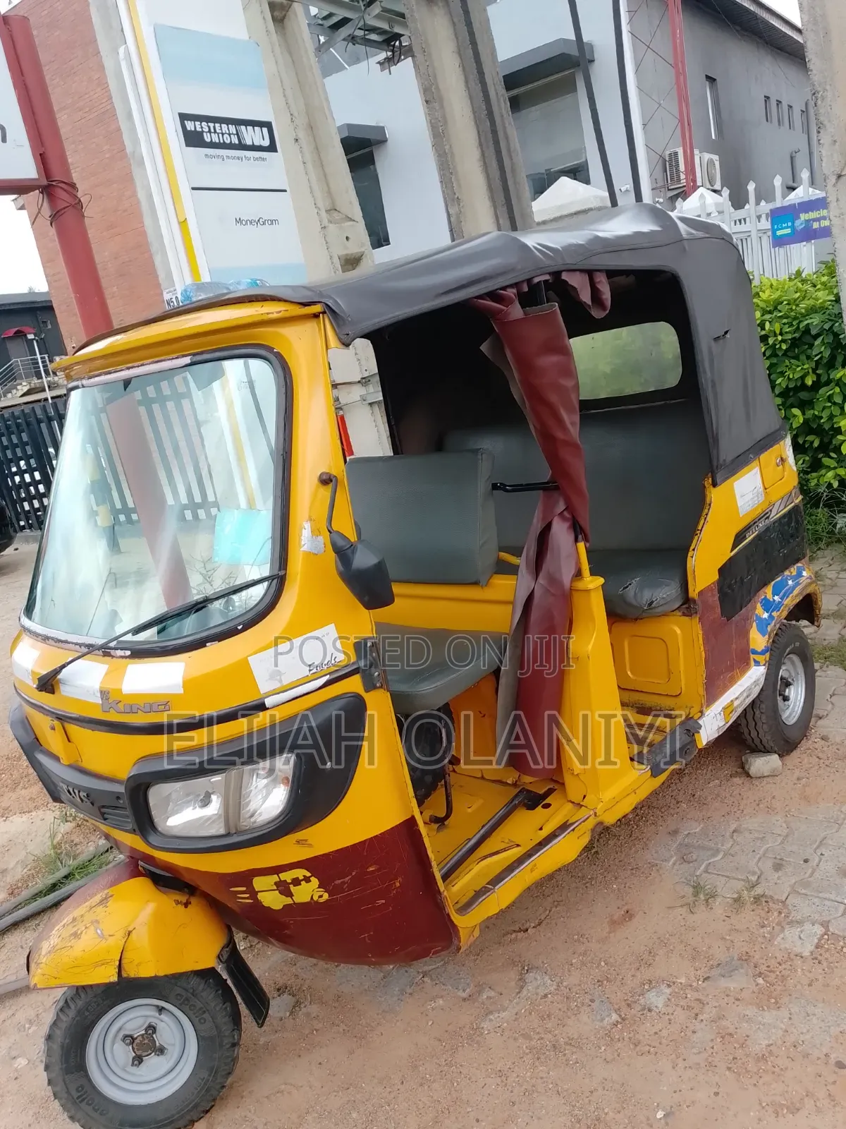 TVS Apache RTR 160 2V 2023 Yellow