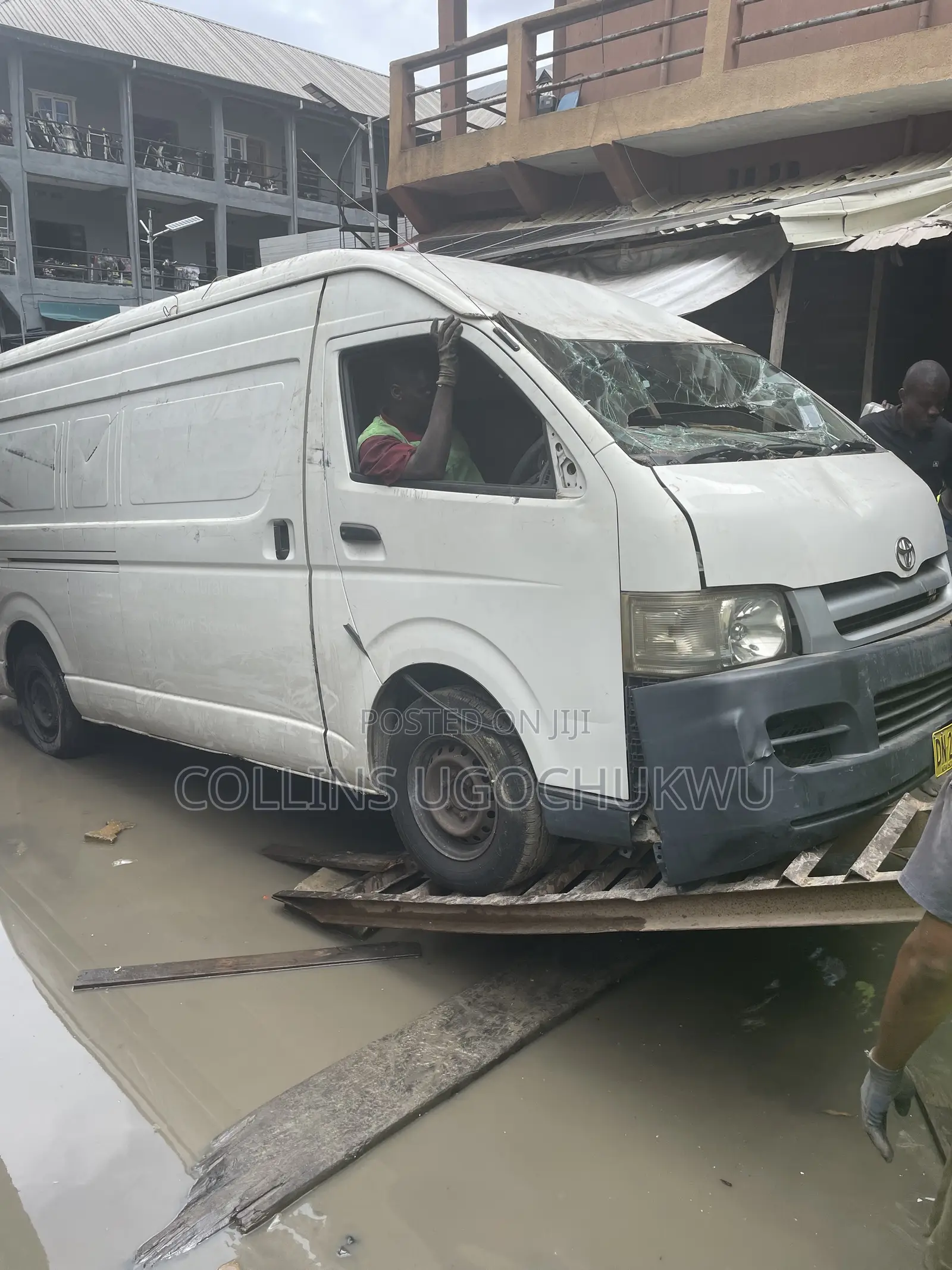 Toyota HiAce 2010 White