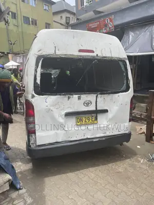 Toyota HiAce 2010 White