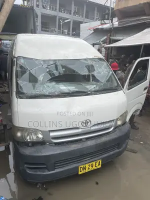 Toyota HiAce 2010 White