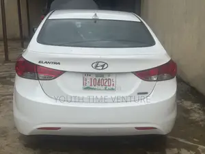 Hyundai Elantra Limited Sedan FWD (1.8L 4cyl 6A) 2013 White