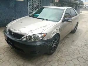 Toyota Camry 2005 Gold