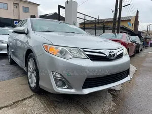 Toyota Camry XLE 4dr Sedan (2.5L 4cyl 6A) 2012 Silver
