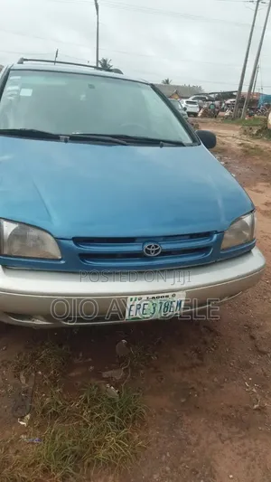 Toyota Sienna XLE & 1 hatch 2000 Blue