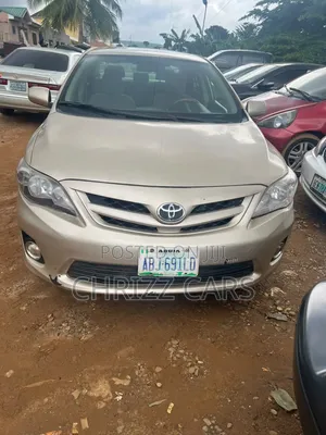 Toyota Corolla 2012 Gold
