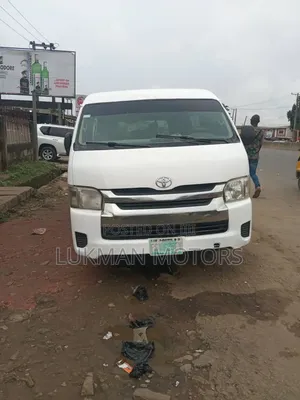 Toyota HiAce 2012 White