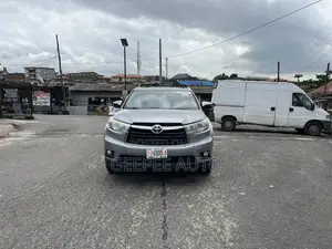 Toyota Highlander XLE 4dr SUV AWD (3.5L 6cyl 6A) 2015 Gray