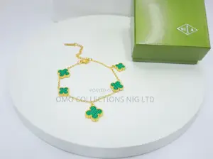 Van Cleef Women’s Luxury Bracelet – Available in Green and Red