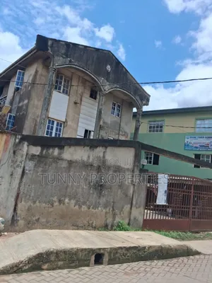 6bdrm House in Agege for sale