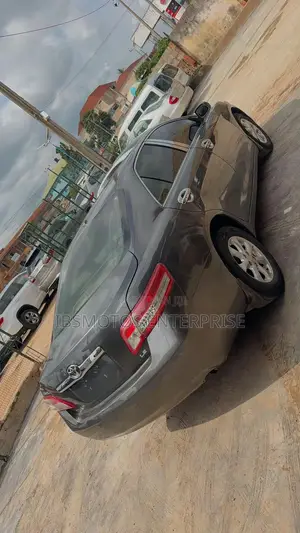 Toyota Camry LE 4dr Sedan (2.5L 4cyl 6A) 2011 Gray