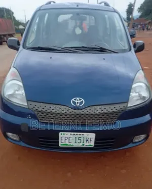 Toyota Yaris 1.4 2002 Blue