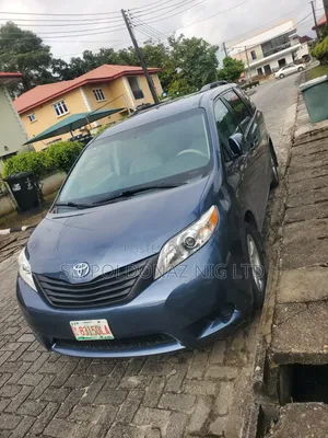 Toyota Sienna 2013 Blue
