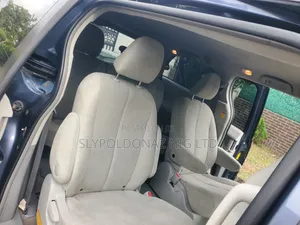 Toyota Sienna 2013 Blue