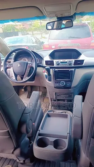 Honda Odyssey Touring Passenger Van (3.5L 6cyl 6A) 2017 White