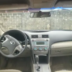 Toyota Camry LE 4dr Sedan (2.4L 4cyl 5A) 2009