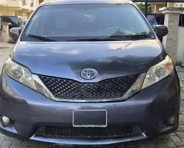 Toyota Sienna LE 8 Passenger 2012 Gray