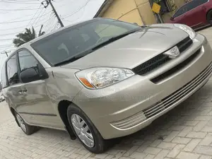 Toyota Sienna CE FWD (3.3L V6 5A) 2004 Gold