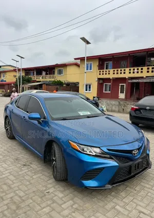 Toyota Camry 2018 Blue