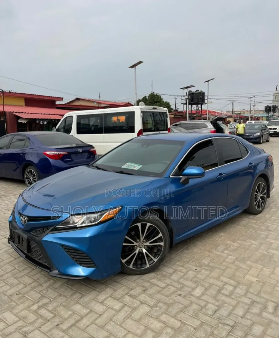 Toyota Camry 2018 Blue