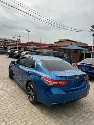 Toyota Camry 2018 Blue