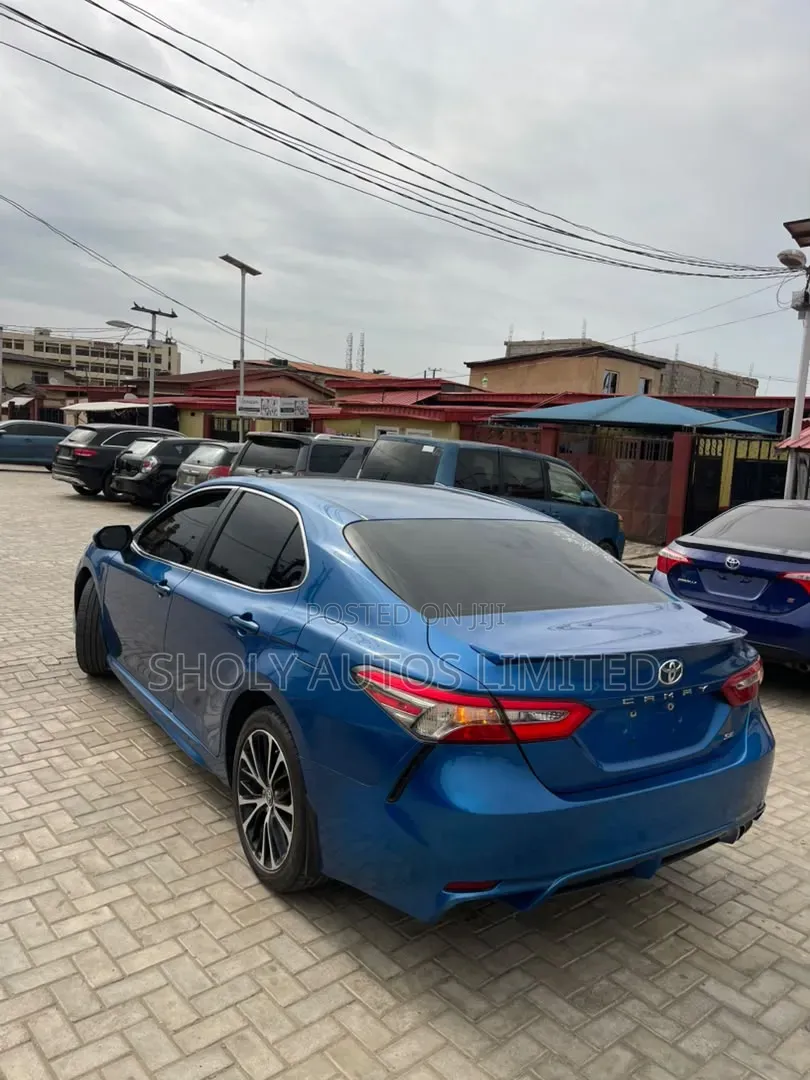 Toyota Camry 2018 Blue
