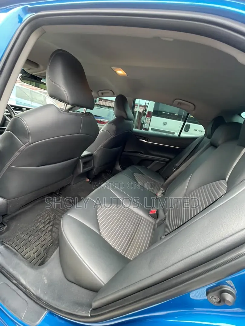 Toyota Camry 2018 Blue