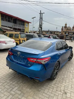 Toyota Camry 2018 Blue