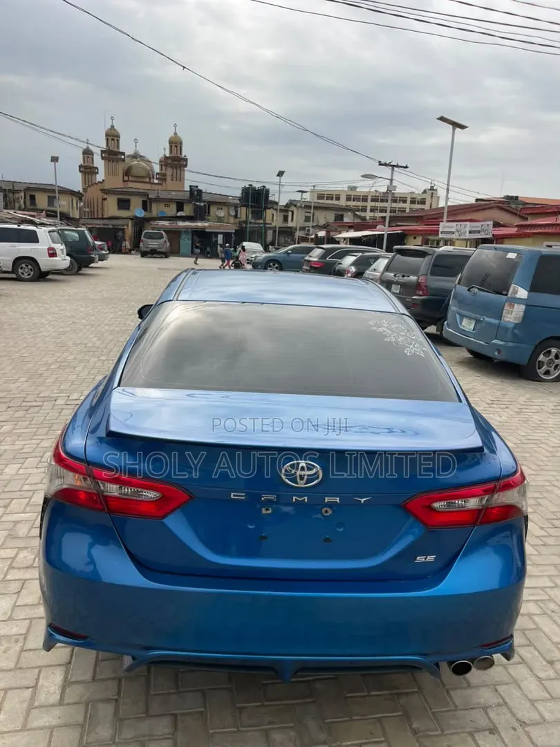 Toyota Camry 2018 Blue