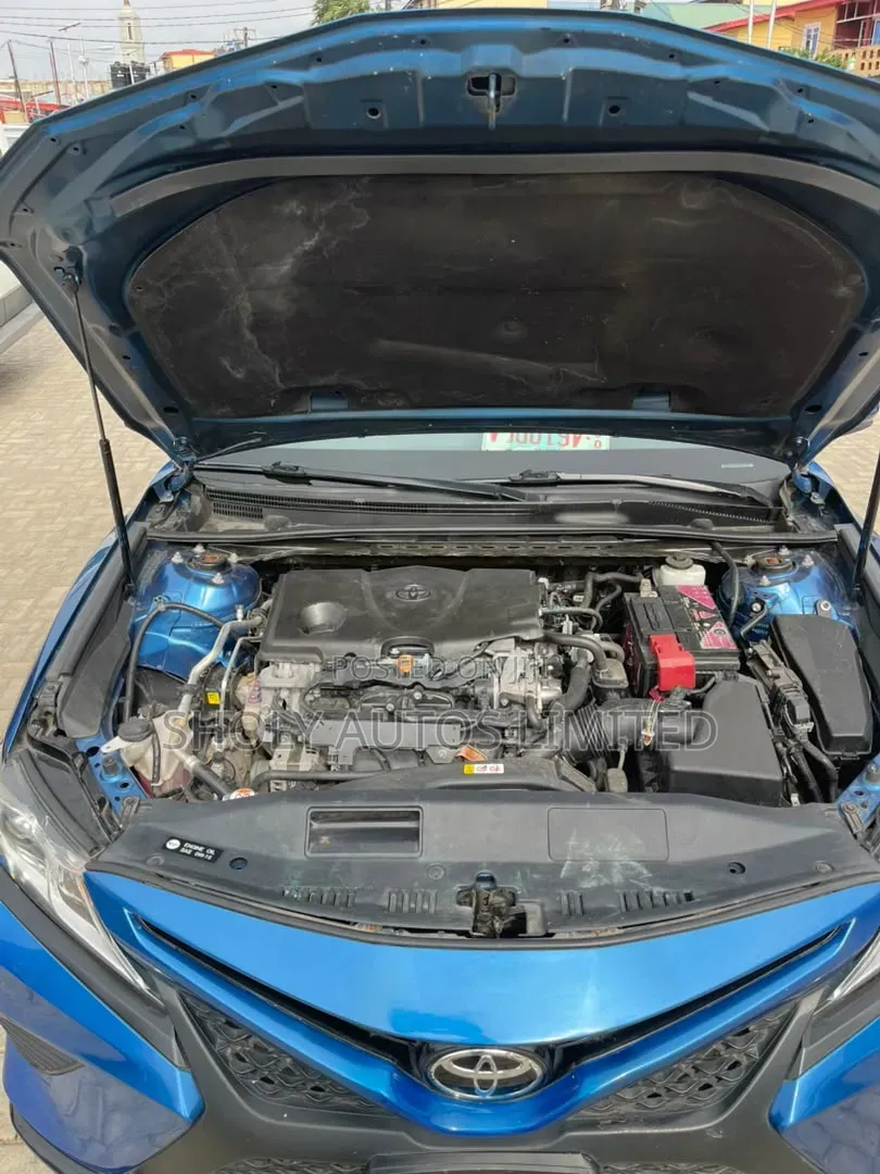 Toyota Camry 2018 Blue