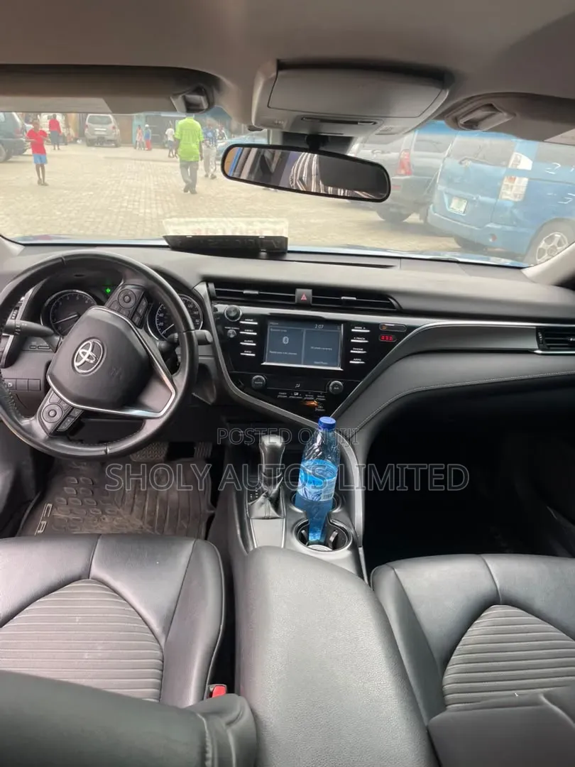 Toyota Camry 2018 Blue