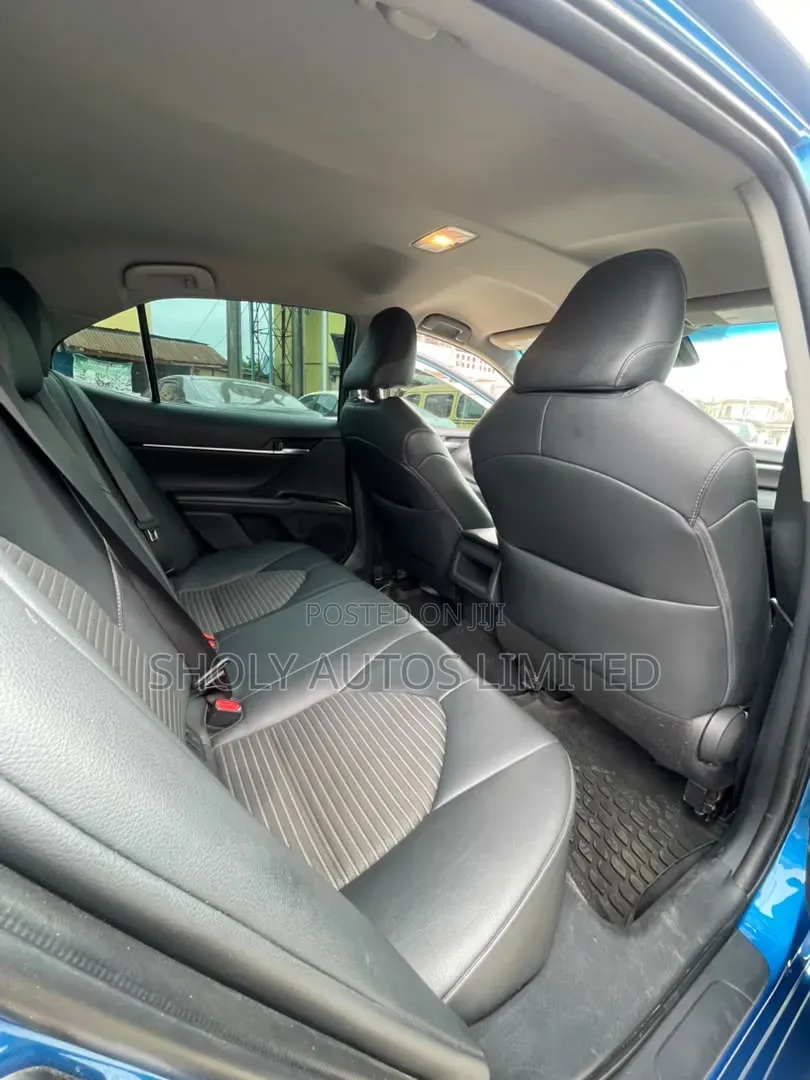 Toyota Camry 2018 Blue