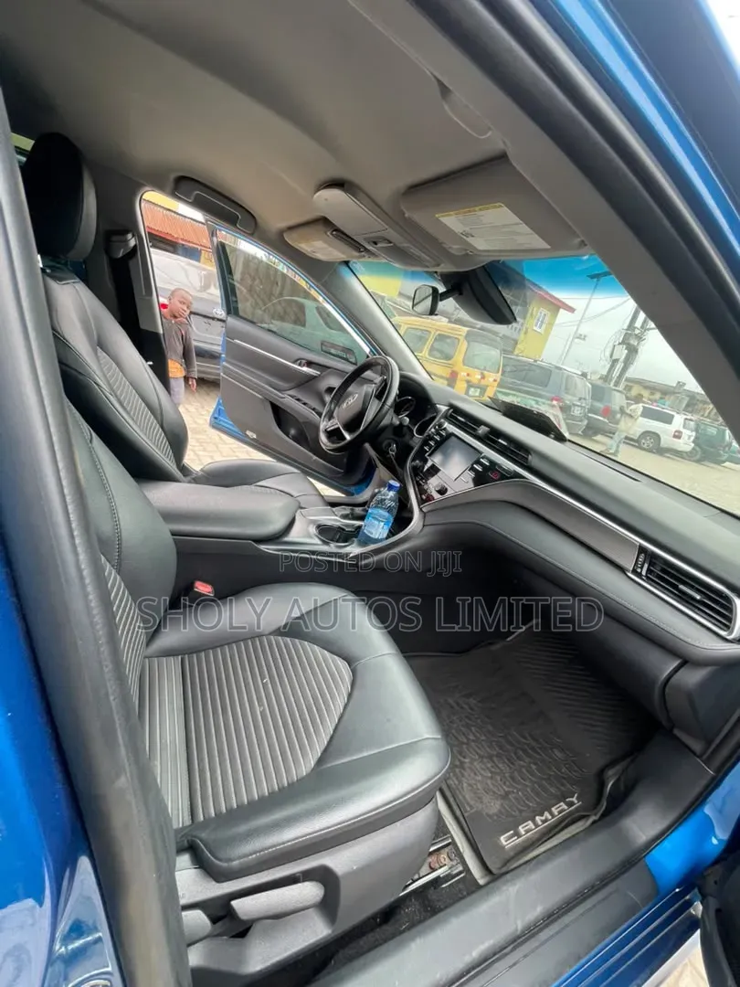 Toyota Camry 2018 Blue