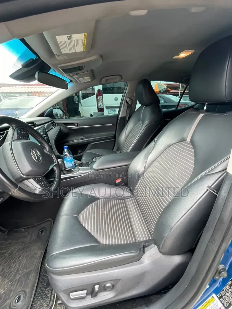 Toyota Camry 2018 Blue