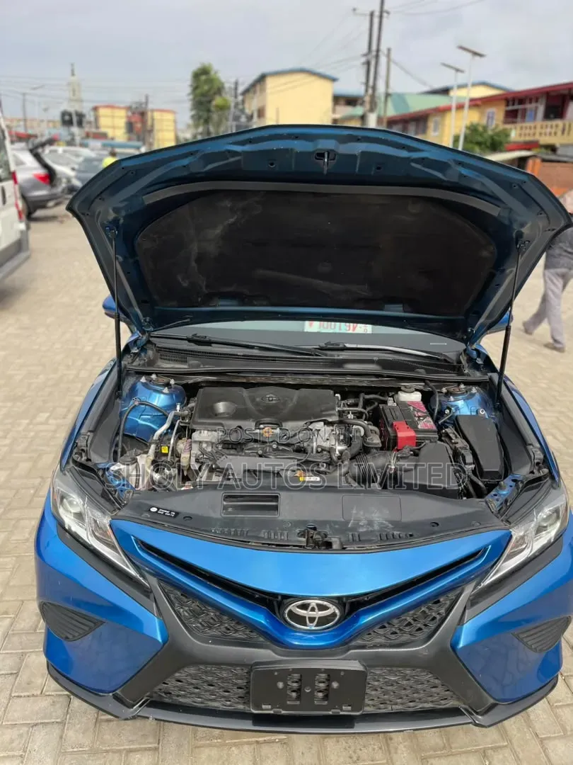 Toyota Camry 2018 Blue