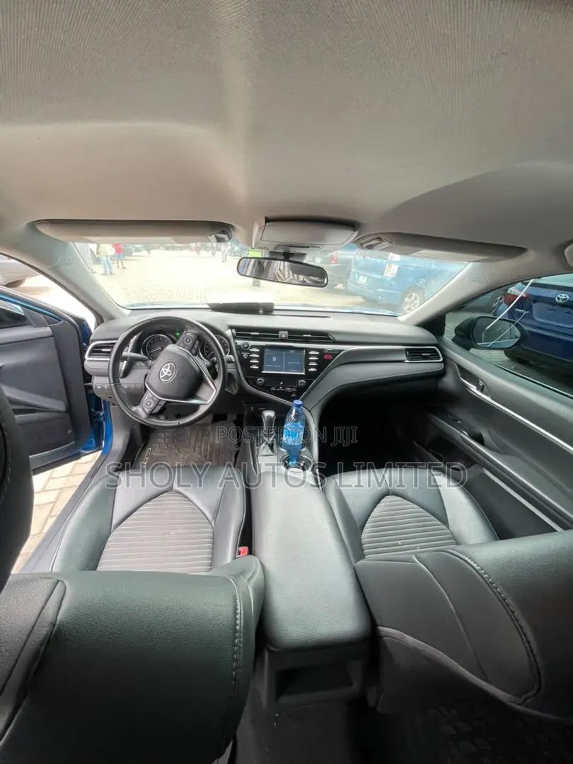 Toyota Camry 2018 Blue